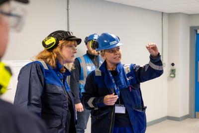 GF minister visit Business Minister Sarah Jones MP at Glass Futures
